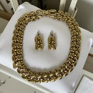 Vintage 1980’s Gold Tone Necklace and Earring Set Pre-owned